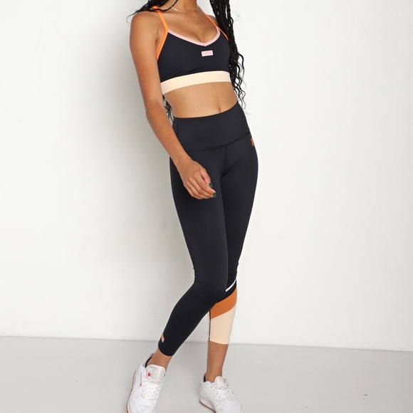 PE Nation workout set - Picture 3 of 9